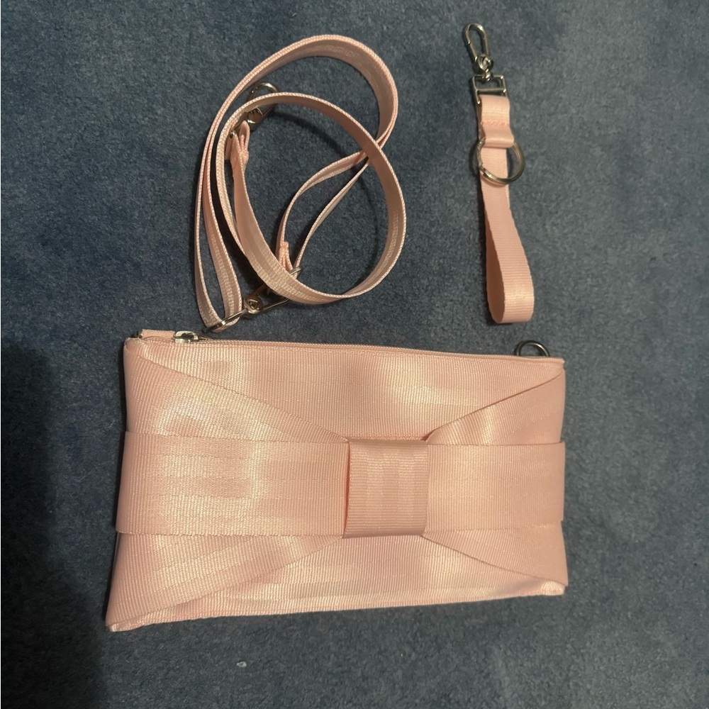 Harvey’s pink bow hip pack with CNG